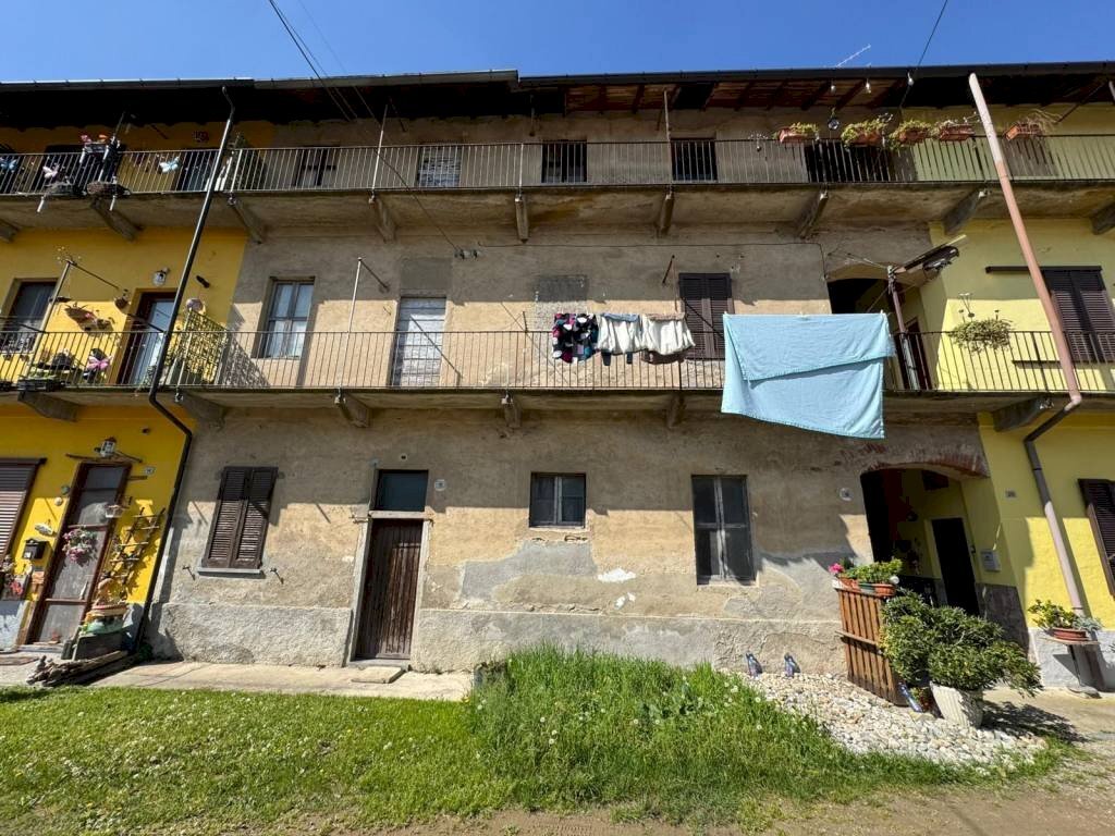 Facciata - Casa indipendente via Libertà, 16, Casale Litta - foto 3