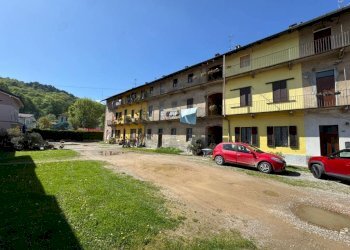 Cortile interno - Casa indipendente via Libertà, 16, Casale Litta - foto 2