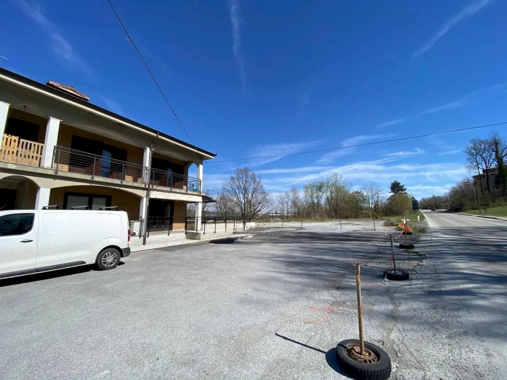 Facciata - Negozio via San Michele, 7, Niella Tanaro - foto 2