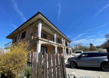 Facciata - Negozio via San Michele, 7, Niella Tanaro - foto 3