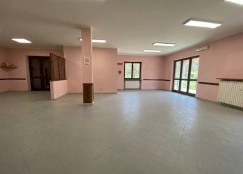 Salone - Negozio via San Michele, 7, Niella Tanaro - foto 14