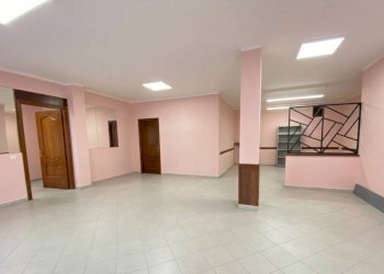 Salone - Negozio via San Michele, 7, Niella Tanaro - foto 15