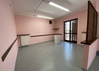 Salone - Negozio via San Michele, 7, Niella Tanaro - foto 17