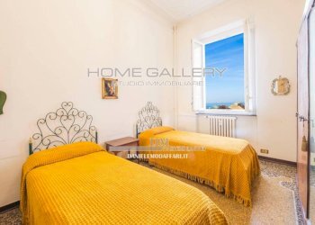 Camera da letto - Quadrilocale via Aldo Acquarone, Genova (zona Castelletto) - foto 15