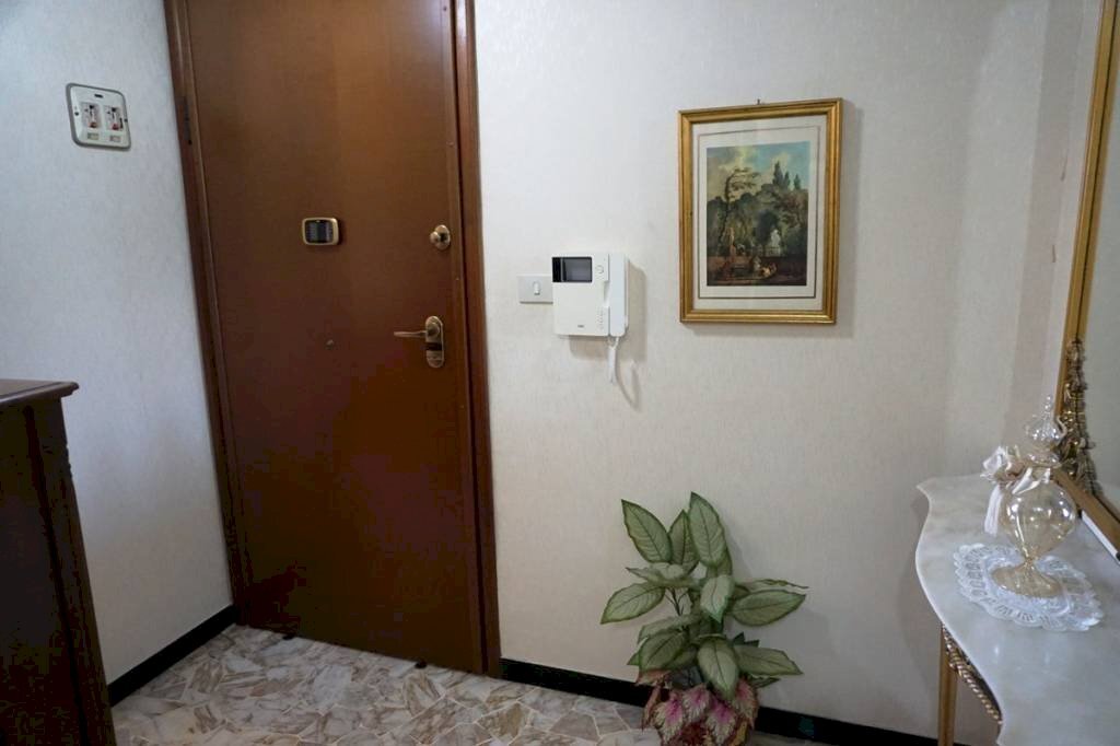 Ingresso - Bilocale salita al Forte della Crocetta, 3, Genova (zona Sampierdarena) - foto 3