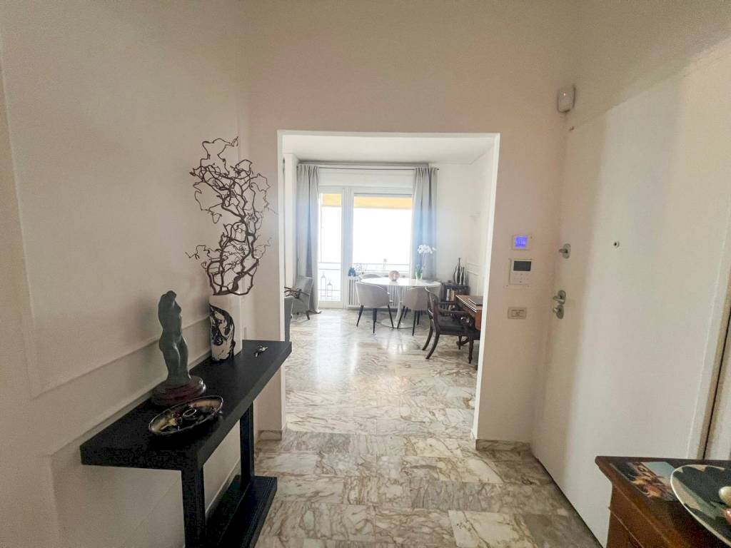 Ingresso - Appartamento via Fratelli Coda, 61, frazione Quinto Al Mare, Genova - foto 3