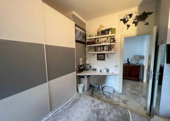 Camera da letto - Appartamento via Fratelli Coda, 61, frazione Quinto Al Mare, Genova - foto 15