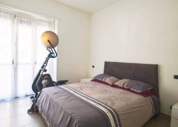 Camera da letto - Bilocale via Barletta, 83, Torino (zona Santa Rita) - foto 8