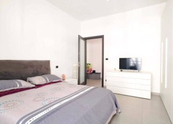 Camera da letto - Bilocale via Barletta, 83, Torino (zona Santa Rita) - foto 9