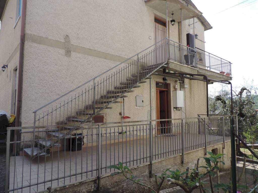 Facciata - Trilocale via Pietro Nenni, 21, Fara in Sabina - foto 1