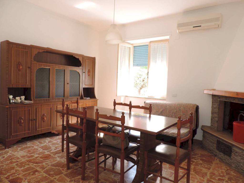 Salone - Trilocale via Pietro Nenni, 21, Fara in Sabina - foto 2