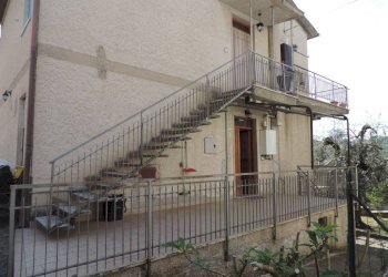 Facciata - Trilocale via Pietro Nenni, 21, Fara in Sabina - foto 1