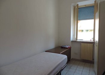 Camera da letto - Trilocale via Pietro Nenni, 21, Fara in Sabina - foto 7