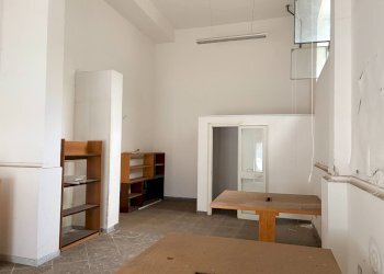 Foto 3 - Commercial Activity Piazza Principe Amedeo
 
21, Aversa - photo 3