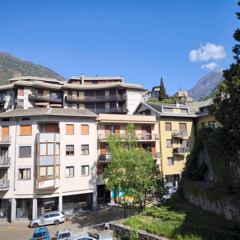 Facciata - Appartamento galleria Parravicini, 10, Sondrio - foto 3
