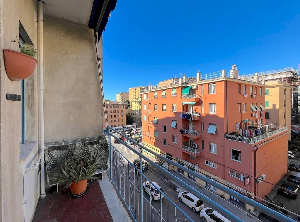 Balcone - Trilocale via Isonzo, 17, Genova (zona Quarto) - foto 1