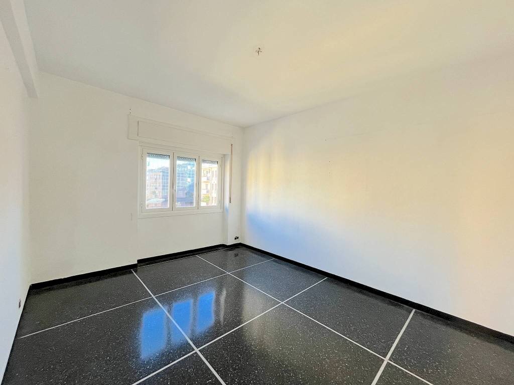 Stanza non arredata - Trilocale via Isonzo, 17, Genova (zona Quarto) - foto 2