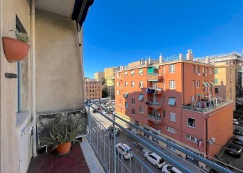 Balcone - Trilocale via Isonzo, 17, Genova (zona Quarto) - foto 1