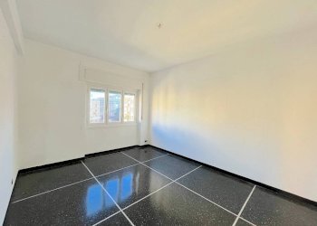 Stanza non arredata - Trilocale via Isonzo, 17, Genova (zona Quarto) - foto 2