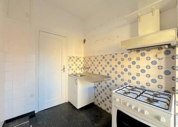 Cucina - Trilocale via Isonzo, 17, Genova (zona Quarto) - foto 16