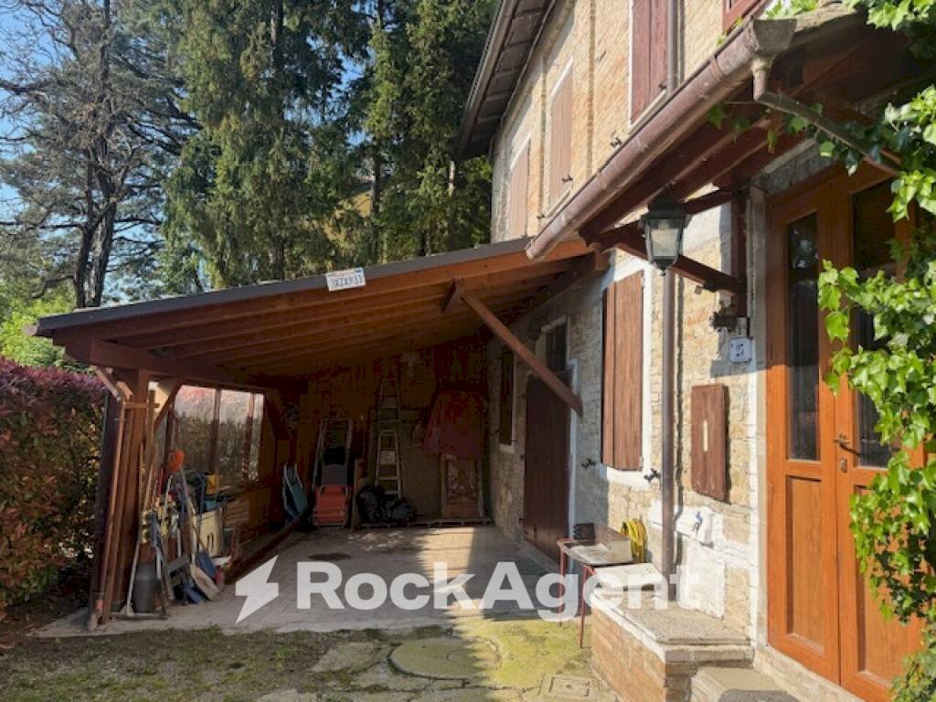 Box auto - Rustico strada della Cornia, Tizzano Val Parma - foto 1