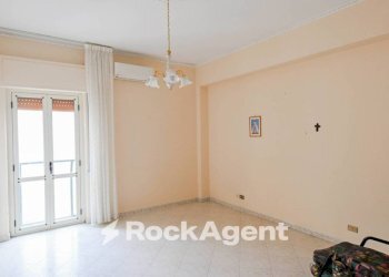 Camera da letto - Trilocale via Giovanni Paolo Parisio, 10, Catanzaro - foto 17