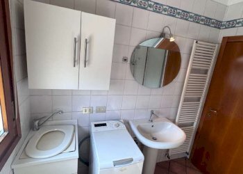 bagno con box doccia e lavatrice - Quadrilocale via Toscana, Bologna (zona Murri) - foto 37