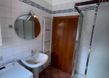 bagno con box doccia e lavatrice - Quadrilocale via Toscana, Bologna (zona Murri) - foto 38