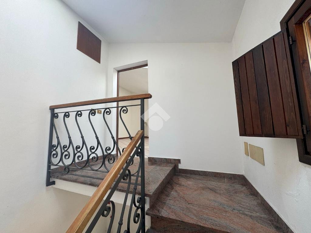 Quadrilocale Piazzale posta, Castelnovo di Sotto - foto 3