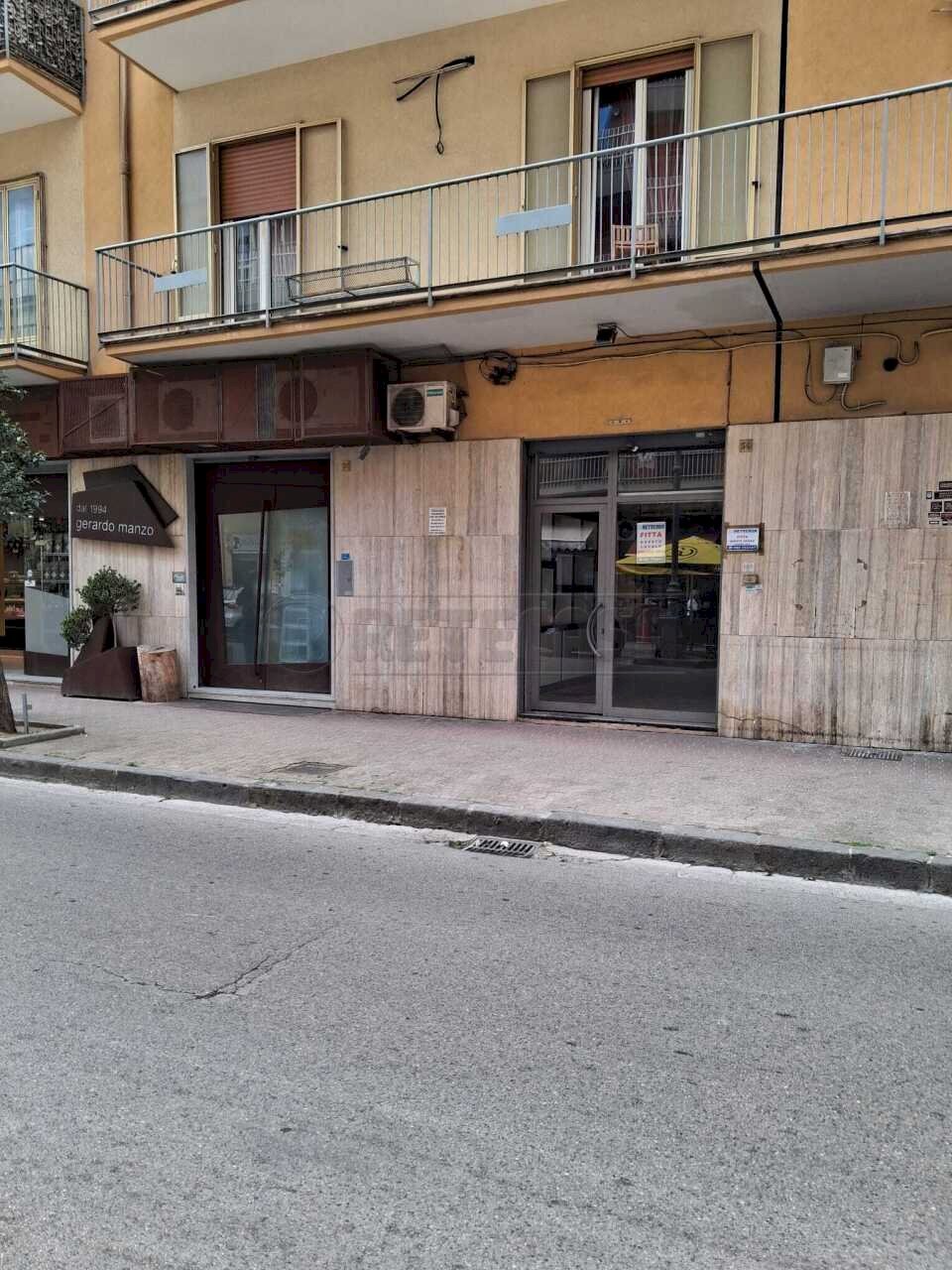 WhatsApp Image 2026-04-20 at 12.39.51 (3).jpeg - Locale Commerciale Via Posidonia 54, Salerno - foto 1