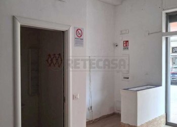 WhatsApp Image 2026-04-20 at 12.39.50 (4).jpeg - Locale Commerciale Via Posidonia 54, Salerno - foto 8