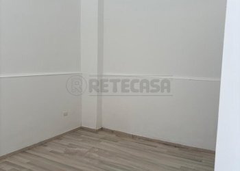 WhatsApp Image 2026-04-17 at 17.49.12.jpeg - Locale Commerciale Via Nicola Antonio Mantenga 13, Salerno - foto 7