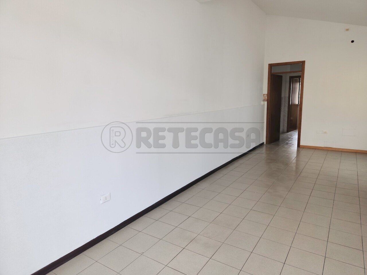 20260421_104729.jpg - Locale Commerciale Via Francesca, Santa Maria a Monte - foto 1