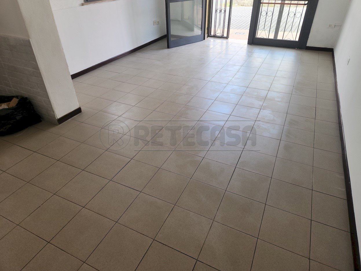 20260421_104755.jpg - Locale Commerciale Via Francesca, Santa Maria a Monte - foto 3