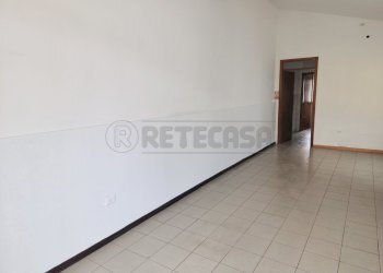 20260421_104729.jpg - Locale Commerciale Via Francesca, Santa Maria a Monte - foto 1