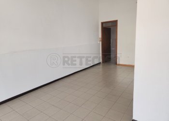 20260421_104739.jpg - Locale Commerciale Via Francesca, Santa Maria a Monte - foto 4