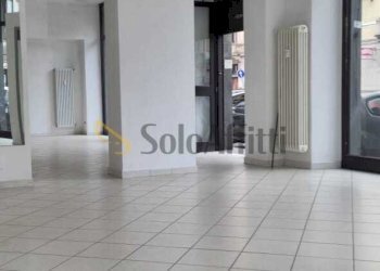 WhatsApp Image 2026-04-21 at 10.50.07 (5).jpeg - Locale Commerciale Via Dante Di Nanni 64, Torino (zona Cenisia) - foto 1