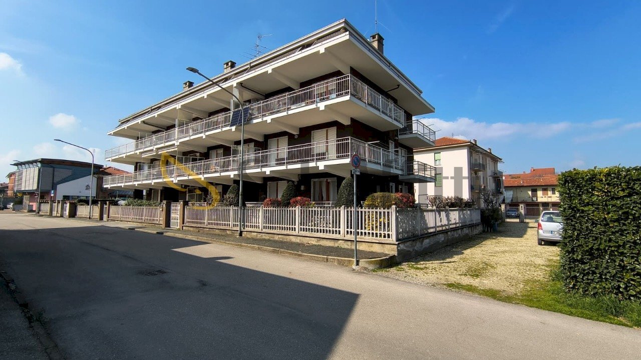 facciata - Trilocale Via Ron 14, Piscina - foto 1