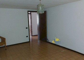 Camera 2.jpg - Appartamento Parma (zona Oltretorrente) - foto 8