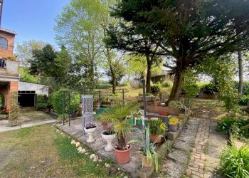 9.jpg - Villa Strada per Varano Marchesi 37, Medesano - foto 3