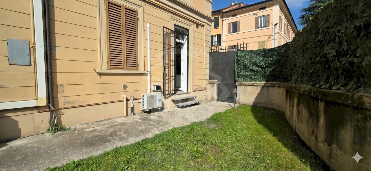TRILOCALE CON GIARDINO-INDIPENDENTE-AFFITTO - Trilocale Via Castiglione 81, Bologna (zona Centro Storico) - foto 1