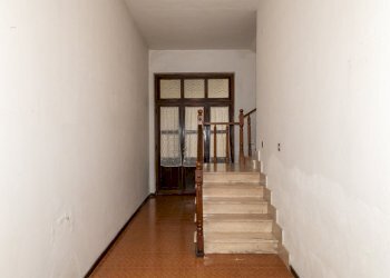 Scala verso zona piano primo (1).jpg - Villa Selargius - photo 16