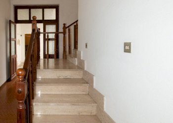 Scala verso zona piano primo (2).jpg - Villa Selargius - photo 17