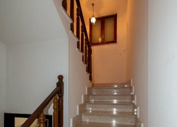 Scala verso zona piano primo (3).jpg - Villa Selargius - photo 18