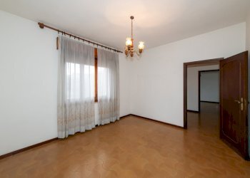 Camera da letto (1).jpg - Villa Selargius - photo 19