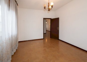 Camera da letto (2).jpg - Villa Selargius - photo 20