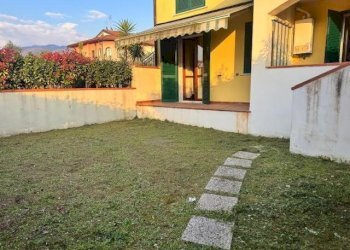 1403308-lg2t50fz.jpg - Quadrilocale Via Madonnina 47, Luni - foto 5