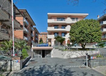 WhatsApp Image 2026-04-13 at 16.47.16.jpeg - Box Viale I Maggio, Grottaferrata - foto 1