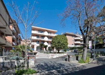 WhatsApp Image 2026-04-13 at 16.47.10.jpeg - Box Viale I Maggio, Grottaferrata - foto 2