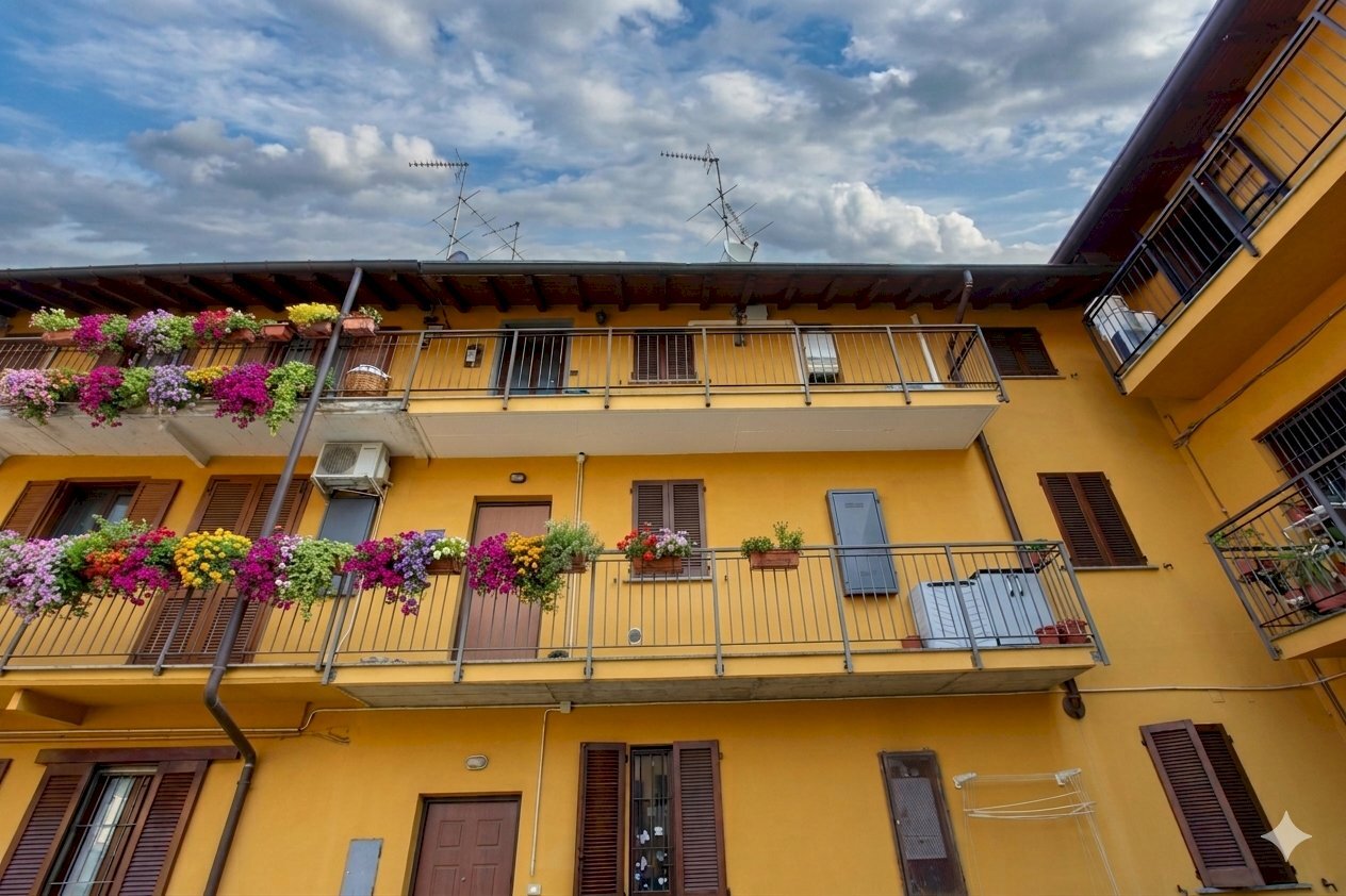 esterno - Bilocale Via Paolo Castelnovo, Parabiago - foto 1